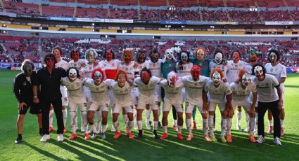 ¡Unidos por el ‘Turco’ Mohamed! Los jugadores del Toluca saltan a la cancha del estadio Jalisco con máscaras al estilo de los Toros Neza