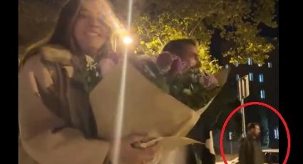 Afortunados: Pareja graba video romántico en Barcelona y Messi pasa caminando casual a su lado