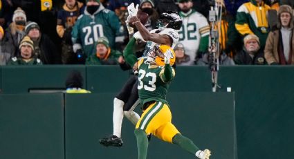 Una espectacular recepción de 36 yardas de DeVonta Smith le da un apretado triunfo a Eagles ante los Packers