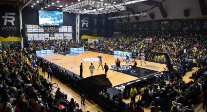 Joven que buscaba boletos para concierto de Fuerza Regida recibe unos para Fuerza Regia, campeón de la Liga Nacional de Basquetbol: “Yo ya me hacía en el ‘Arre’”