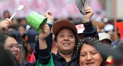 Miles de maestros de Perú se manifiestan para exigir pensiones dignas y aumento salarial