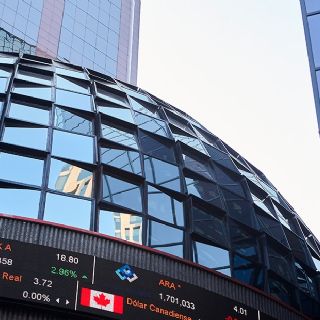 El peso y la bolsa se disparan en la jornada y consolidan semana de ganancias