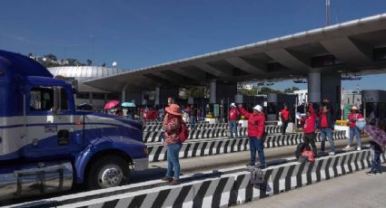 CNTE toma 10 casetas y permite la libre circulación en segundo día de protestas