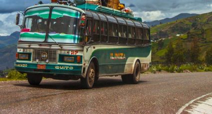 Autobús cae por una pendiente en Ecuador;  hay al menos 12 fallecidos y se reportan varios heridos