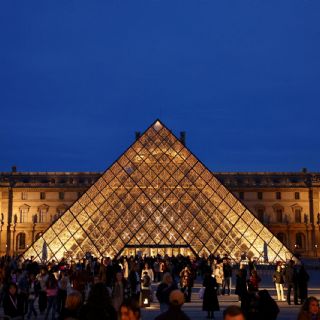 Renuncia la presidenta del Museo del Louvre tras el robo de joyas y las numerosas crisis