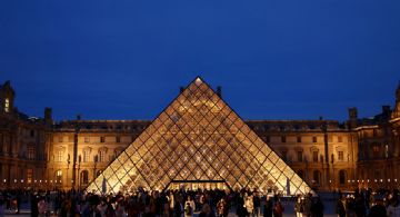 Renuncia la presidenta del Museo del Louvre tras el robo de joyas y las numerosas crisis