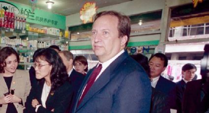 Secretario de Tesoro de Clinton sale de la vida pública tras divulgarse años de correspondencia con Epstein