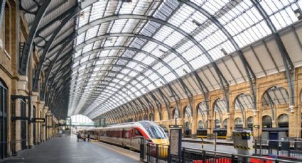 Apuñalamiento en tren de Reino Unido deja al menos 10 heridos; dos se encuentran graves