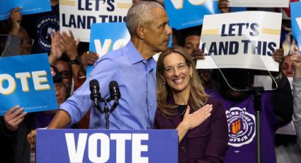 Trump presiona a legisladores republicanos por el cierre de gobierno y Obama participa en mítines demócratas