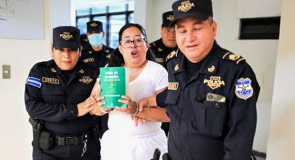 La activista Ruth López recibe otro premio de derechos humanos pese a seguir detenida en El Salvador