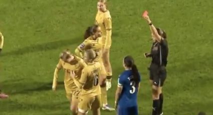 ¡Insólito! Futbolista derriba a una rival con una peligrosa llave al estilo de la lucha libre y se expone a fuerte sanción