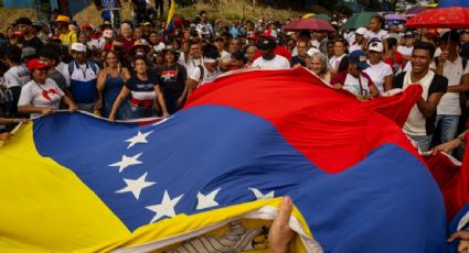 Marchan en Venezuela en apoyo a Maduro entre tensiones con Estados Unidos