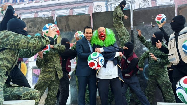 Brozo y Loret visitan el Zócalo y el Palacio amurallado. Entre bengalas, petardos y vándalos, platican de la peligrosa fragilidad del discurso presidencial frente a los golpes cotidianos de la cruda realidad