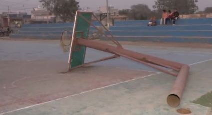 Mueren dos basquetbolistas adolescentes tras desplomarse el poste y caerles encima la canasta cuando estaban practicando
