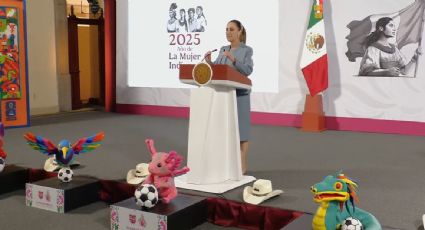 Colocan sombreros en la conferencia de Sheinbaum para presentación del Mundial; los quitan minutos después