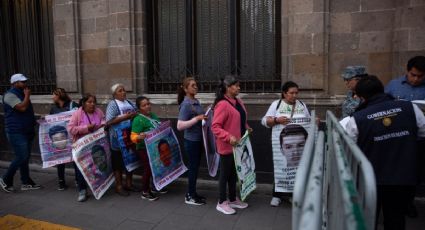 Padres de los 43 de Ayotzinapa confirman invitación del gobierno para que regresen expertos del GIEI
