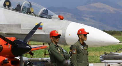 La fuerza aérea de Venezuela celebra una exposición en medio de las tensiones con EU