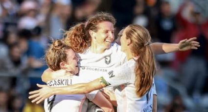 Futbolista de EU pide prohibir la participación de mujeres trans e intersexuales en la liga femenil: su equipo y compañeras la llaman “transfóbica y racista”