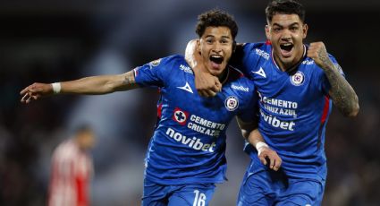 ¡'Chicharito', el villano! Cruz Azul elimina a Chivas, que tuvo un penalti del triunfo que su delantero voló a las nubes