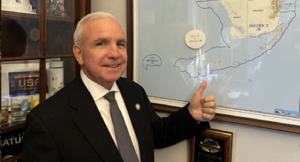 Congresista de EU denuncia a México por enviar petroleo a Cuba y pide sanciones en el T-MEC