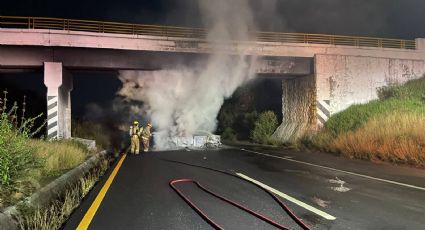 Normalistas de Tiripetío incendian auto en la Morelia-Pátzcuaro