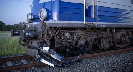 Mueren cinco personas y una está herida de gravedad después de que un tren arrollara un automóvil en Hungría