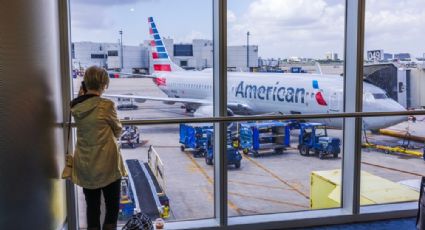 American Airlines, Delta y United anuncian exenciones en cargos por cancelación tras reducción de vuelos en EU