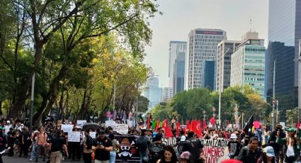 Jóvenes protestan en CDMX contra la violencia en México con la bandera del movimiento de la "Generación Z"