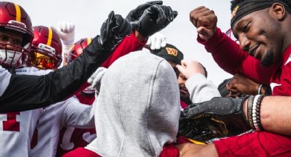 ¡Inspirador! Un niño de 10 con cáncer vive increíble experiencia como jugador honorario de los Commanders de Washington por un día