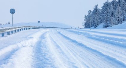 Quedan varados cientos de autos en Siberia a 30 grados bajo cero por más de 12 horas