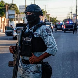 Privan de la libertad a cuatro hombres, una mujer y una niña en Mazatlán