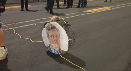 Boicotean posada de la Semovi: ciclistas llegan con piñata y exigen encuentro con el titular