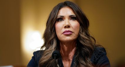 Demócratas piden la renuncia de Kristi Noem por políticas migratorias