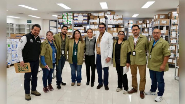 Sheinbaum hace visita “sorpresa” a hospital del IMSS en Ciudad Juárez; publica fotografías con anaqueles llenos de medicamentos