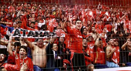 Integrante de la porra ‘Perra Brava’ queda inconsciente tras caer de una reja mientras celebraba el título del Toluca