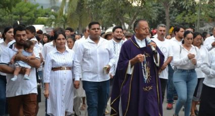 "Coahuayana merece vivir en paz": habitantes marchan para exigir seguridad tras explosión de coche bomba