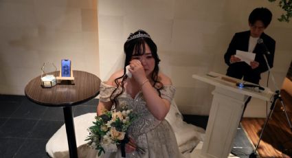 Klaus, una IA que recrea a un personaje de videojuego, le propuso matrimonio a Yurina; ella aceptó