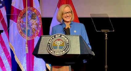 Eileen Higgins toma posesión como alcaldesa de Miami; es la primera mujer demócrata en asumir el cargo en 24 años