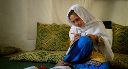 La foto Unicef del año es una niña estudiando en Afganistán, donde no podrá ir a la secundaria