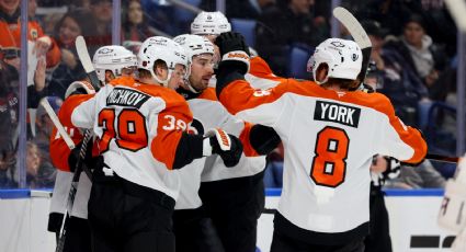 ¡Avísenle! Narrador de hockey sobre hielo es suspendido por hacer un comentario vulgar cuando pensó que no tenía abierto su micrófono