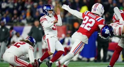 ¡El blooper del año! Pateador de los Giants falla un gol de campo al golpear el césped en lugar del balón y desata burlas en redes sociales