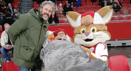 Aficionado con enfermedad terminal asiste al juego del Ajax para cumplir su último deseo, pero el partido se aplaza y dos días después no puede ir a la reanudación