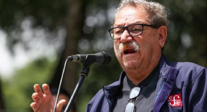 Molesta a Paco Ignacio Taibo II pregunta sobre falta de mujeres en la colección 25 para el 25