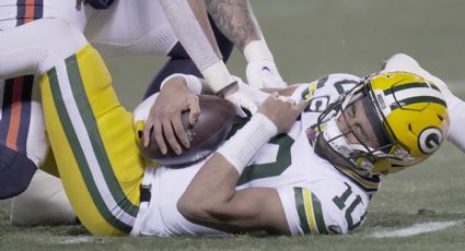 Jordan Love, quarterback de Green Bay, sufre conmoción cerebral tras brutal golpe casco contra casco propinado por un rival