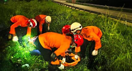 Al menos 15 personas mueren y 19 resultan heridas en la volcadura de un autobús en Indonesia