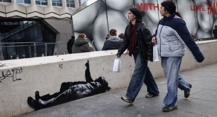 Obras de Banksy sobre niños sin hogar pasan desapercibidas para peatones de Londres