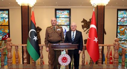 Hallan la caja negra del avión estrellado en el que viajaba el jefe del Estado Mayor de Libia