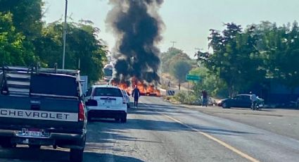Familiares de desaparecidos bloquean carretera de Tierra Caliente en Michoacán