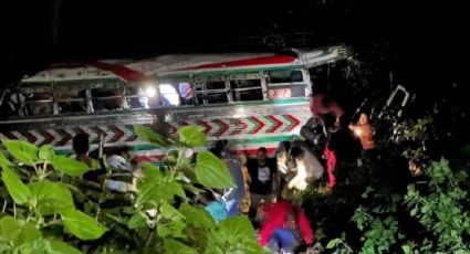 Autobús de la empresa "Transportes Sinaloa" cae a barranco en Guatemala; hay al menos 15 muertos
