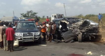 Salvó la vida de milagro: el auto en el que viajaba Anthony Joshua quedó destrozado y el boxeador la libró por ir en la parte de atrás